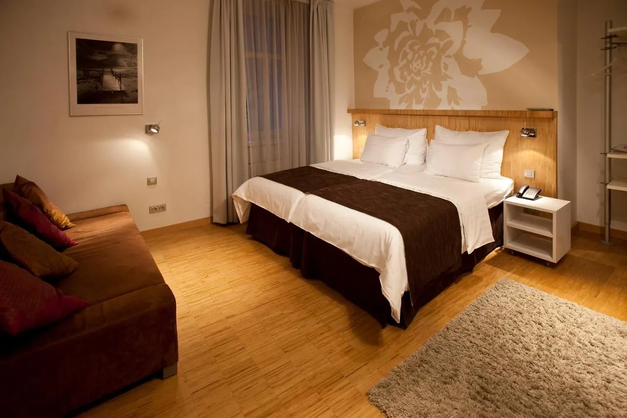 Dahlia Inn Praha 3*,