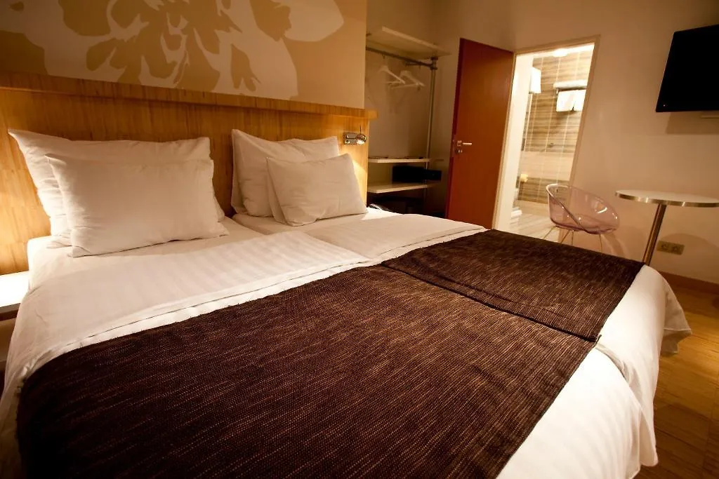 Dahlia Inn Praga 3*,